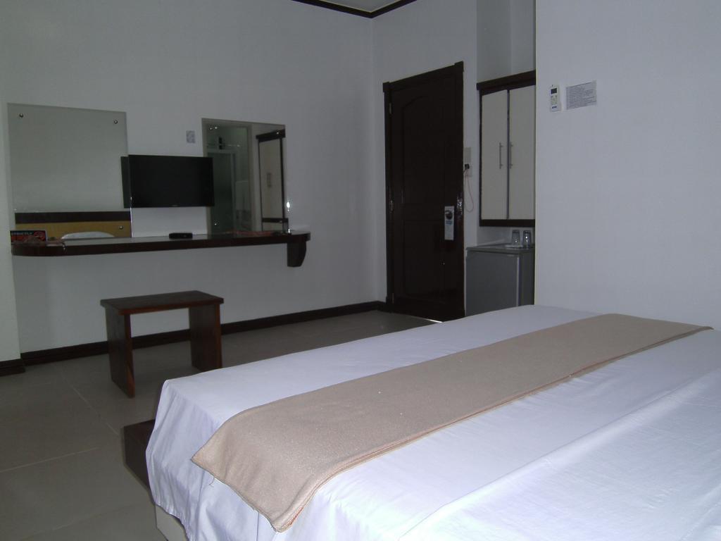 Seashore Beach Resort Puerto Galera Dış mekan fotoğraf